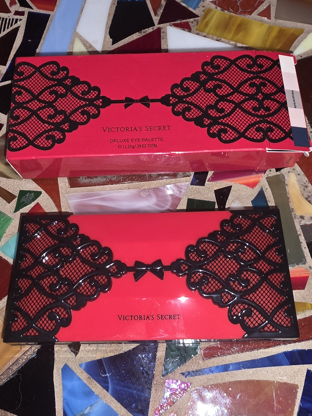 NIB New In Box Victoria's Secret Red Eyeshadow Palette with Black Lace Detail